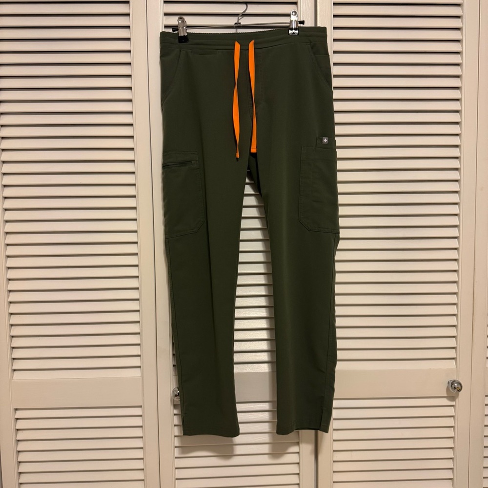 FIGS Yola petite skinny scrub pants